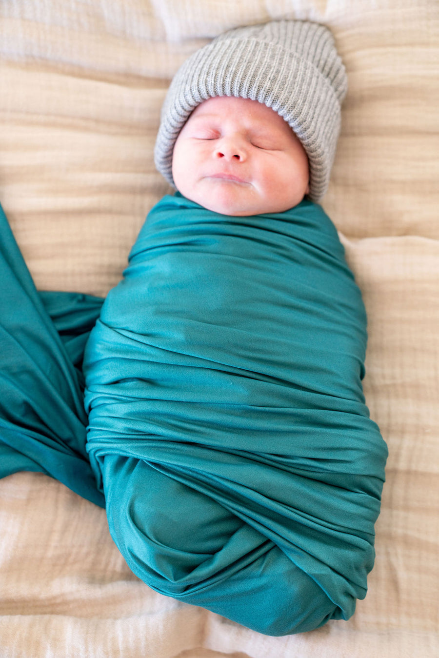 HUNTER GREEN SOLID | SWADDLE